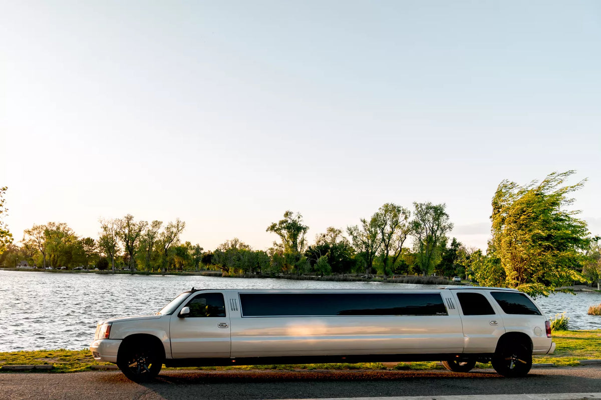 SUV Limousine 200" Super Stretch 16-20 Person Capacity