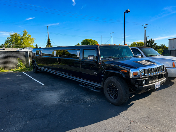 Limusina Hummer Estirada para 18-20 Personas